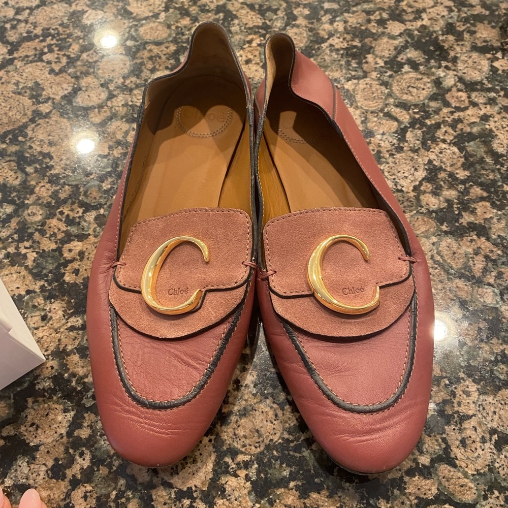 Chloe C logo Loafer Flats Size 39.5 / 9 Soft Comfy Leather Very Good Retail $595